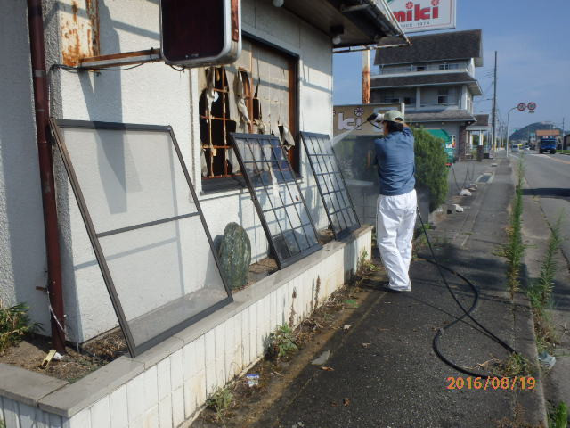 姫路で外壁塗装　店舗の洗浄